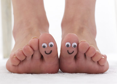 How to Keep Your Feet Happy while Using a Standing Desk or Treadmill Desk Keeping your feet happy when using a standing desk or treadmill desk