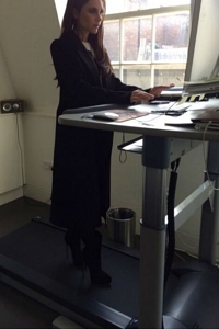 victoria beckham uses treadmill desk