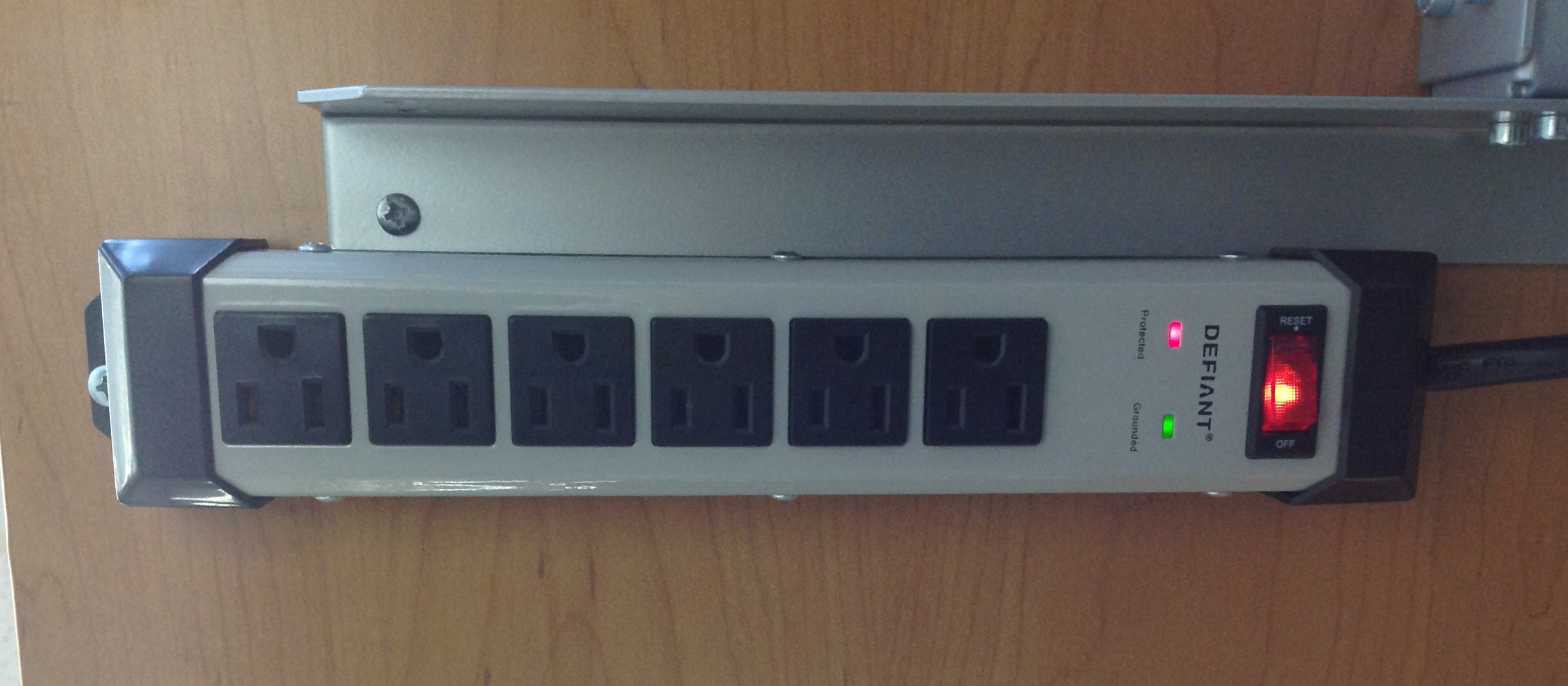 https://www.workwhilewalking.com/wp-content/uploads/2014/01/power-strip-underdesk.jpg