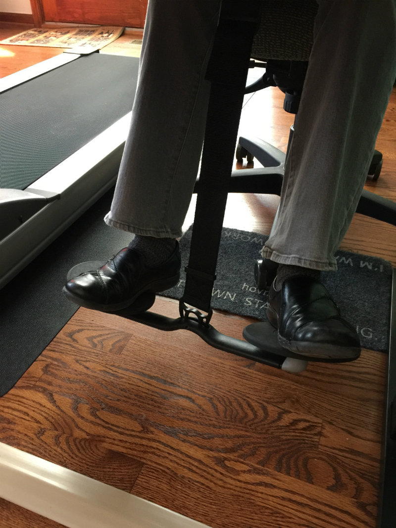 https://www.workwhilewalking.com/wp-content/uploads/2017/11/HOVR-under-desk-foot-rest.jpg